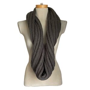 Chunky Knit Gray Infinity Scarf